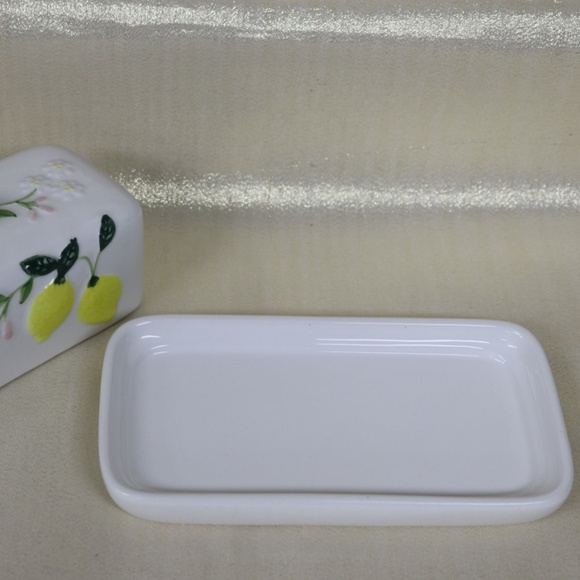 LANG by DESIGN EMBOSSED LEMONS FLORAL CERAMIC BUTTER DISH PLATE WITH COVER - NEW - Picture 3 of 4
